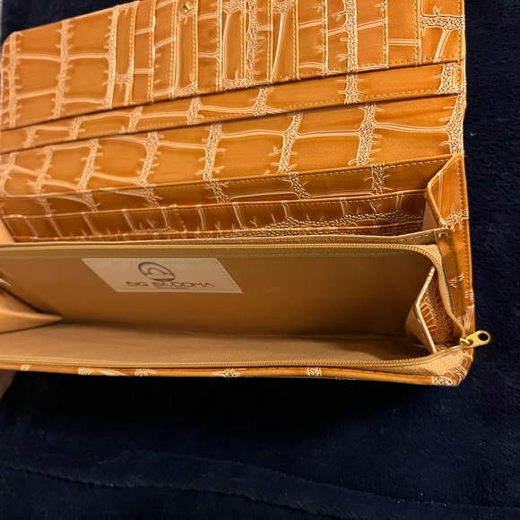 Big Buddha clutch, like new, from pet free home. Used maybe twice. - Picture 2 of 6